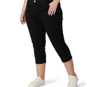NEW Women’s Plus LEE JEANS black denim capri pants